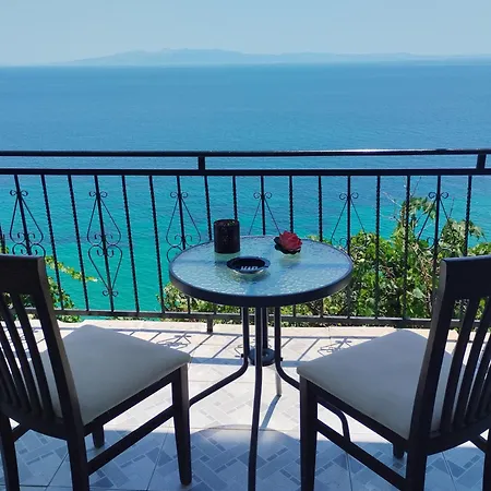 Dim's Appartement Qeparo